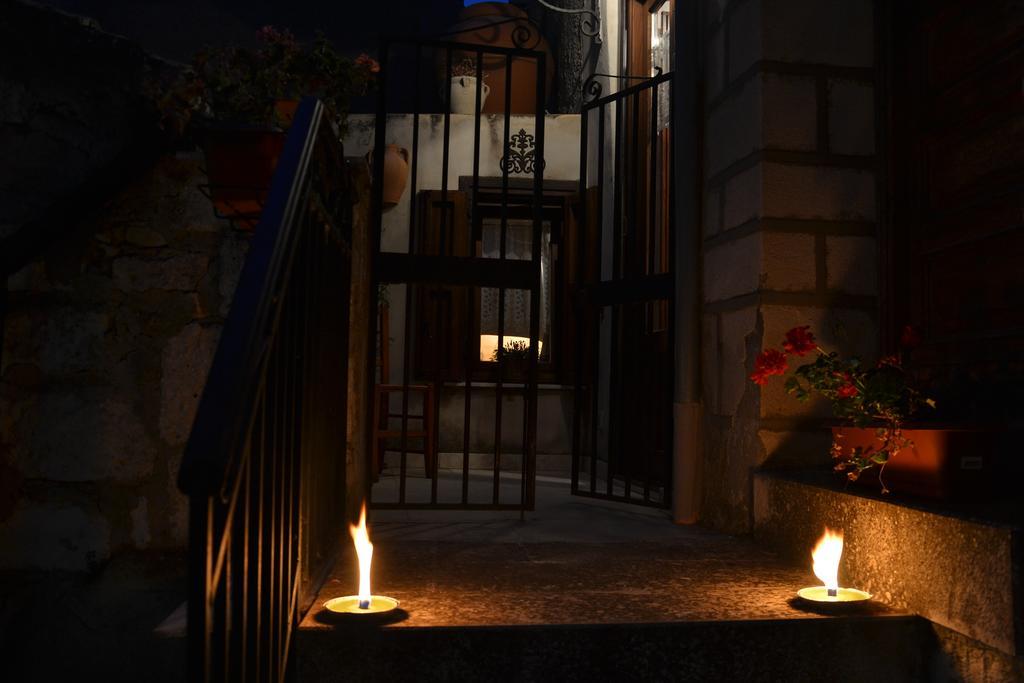 La Casa Del Pittore Di Petralia Petralia Soprana Exterior foto
