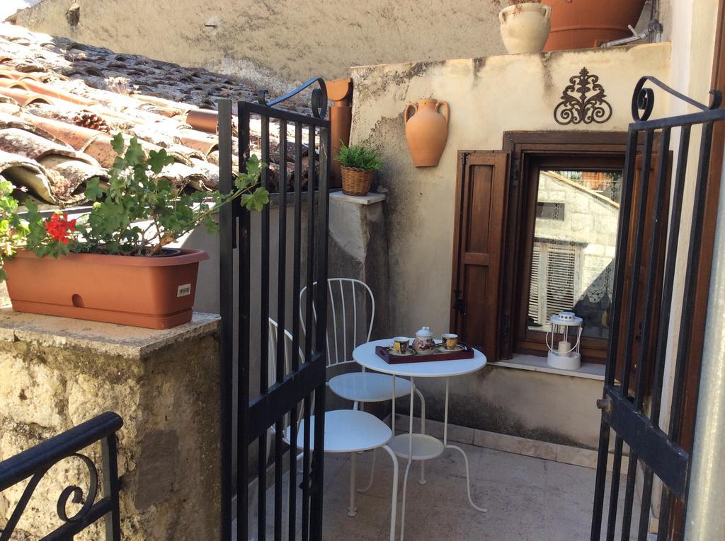 La Casa Del Pittore Di Petralia Petralia Soprana Habitación foto