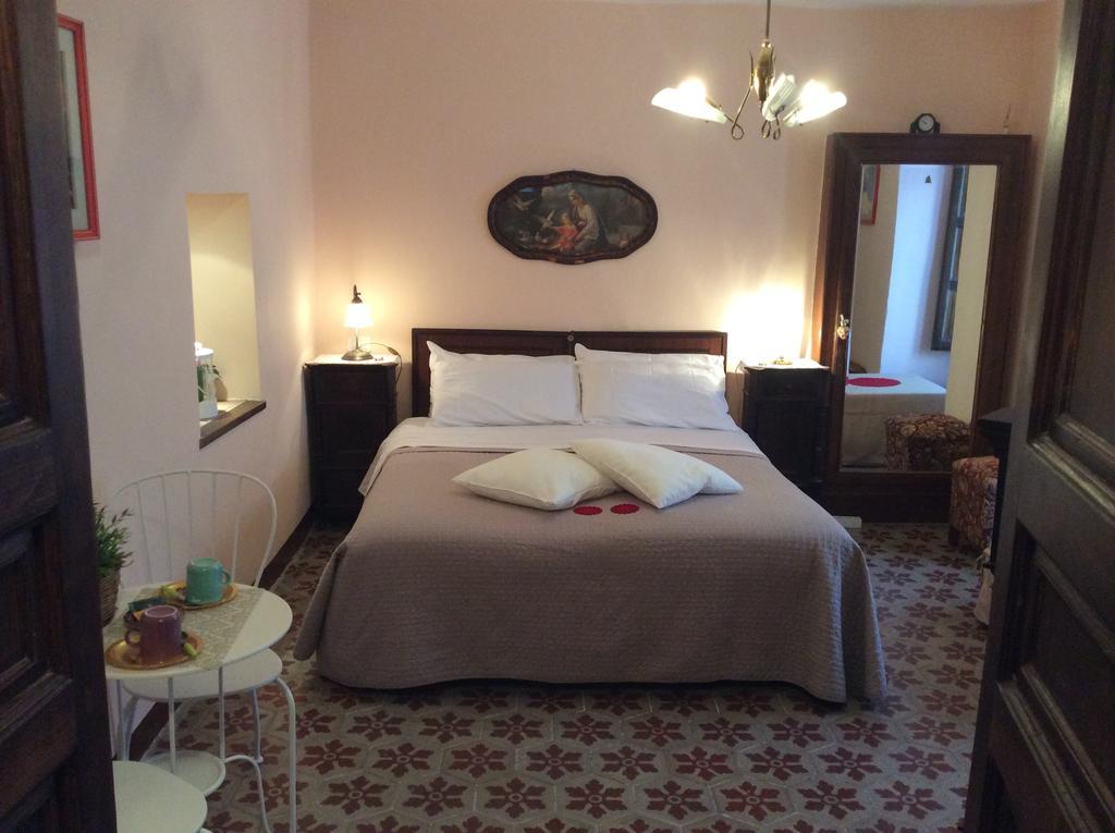 La Casa Del Pittore Di Petralia Petralia Soprana Habitación foto
